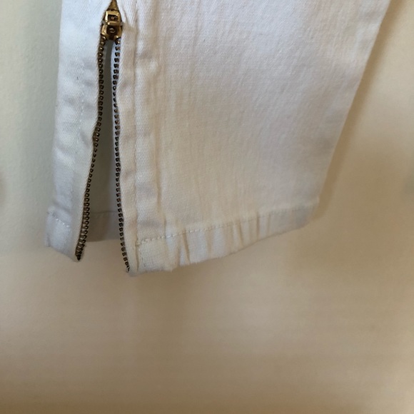 Jeans, DG2 White Stretch Skinny Jeans with ankle zippers and gold accent… - Picture 6 of 16